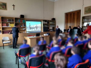 I bambini della Duca d'Aosta incontrano i Carabinieri