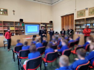 I bambini della Duca d'Aosta incontrano i Carabinieri
